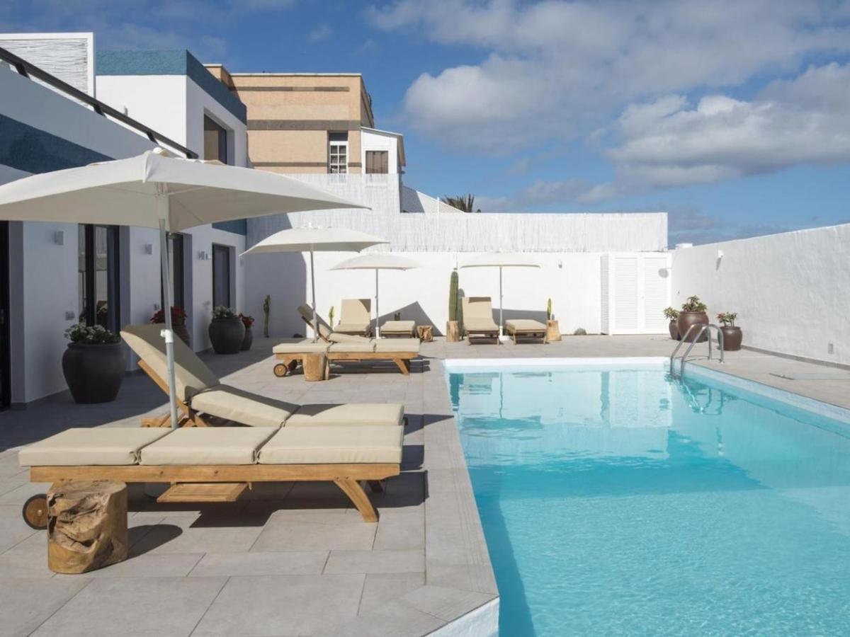 Luxury with heated pool IV Apartament