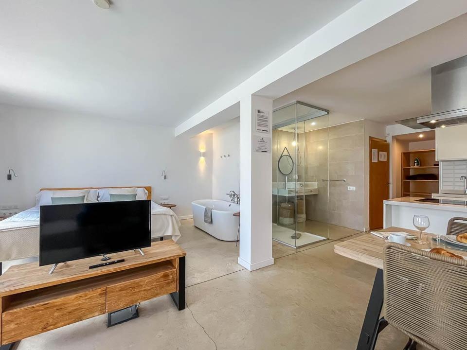 Apartament Luxury with heated pool IV