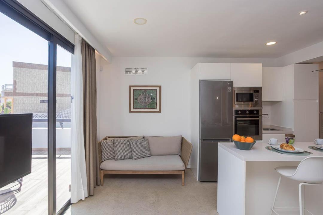 Luxury with heated pool IV Apartament *
